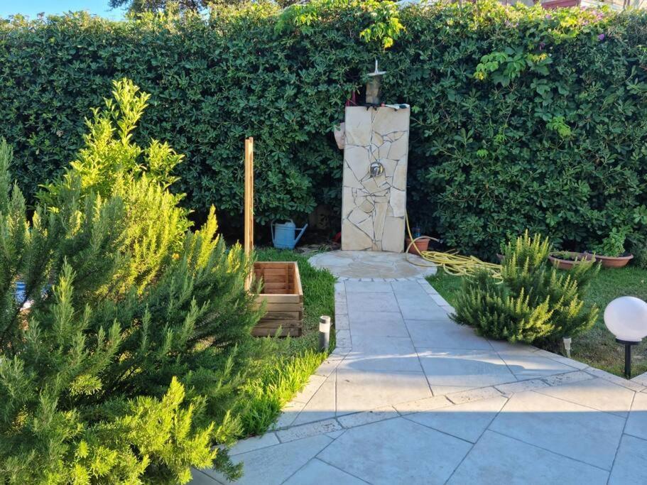 Villa Tea, Residenza Incantevole Con Giardino . フルミニ・ディ・クアルトゥ エクステリア 写真